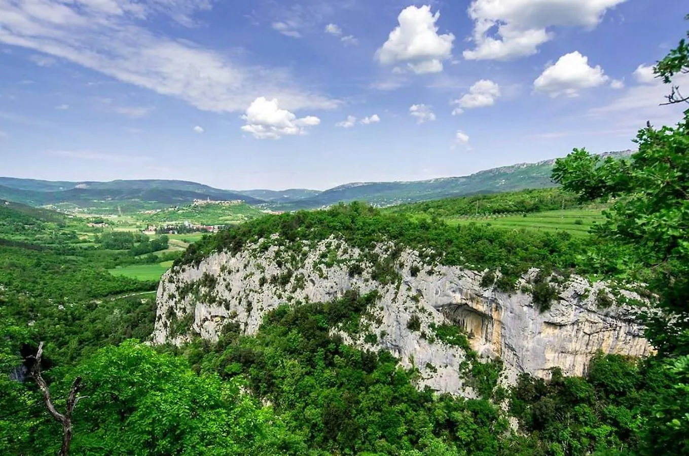 Holiday House Eda With Private Pool Buzet Dom wakacyjny